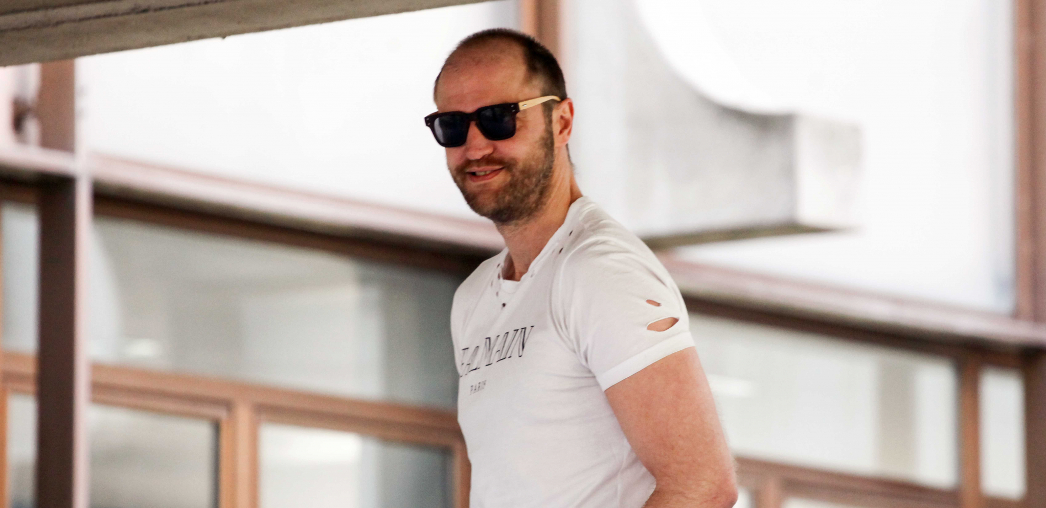 EVO ZBOG ČEGA JE PRETUČEN DARKO KOSTIĆ! Devetnaestogodišnjak tvrdi da ga je modni kreator zarobio u stanu, došlo i do pesničenja!