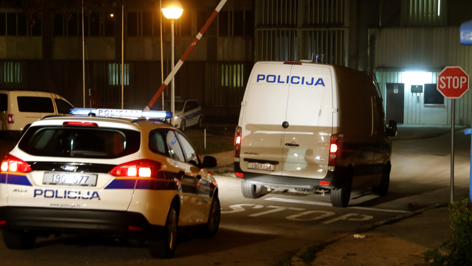"AUDIJEM" ULETEO U DVORIŠTE CRKVE Ima povređenih, vozač izgubio kontrolu, preleteo preko ograde