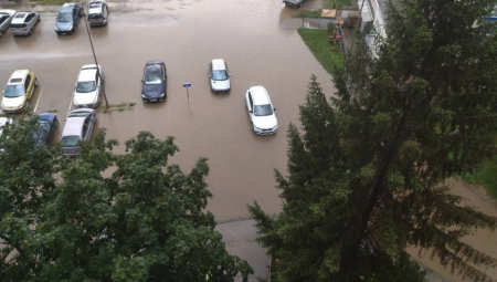 STRAVIČNO NEVREME POGODILO PRIBOJ, UŽICE I ČAČAK Potop na glavnim ulicama