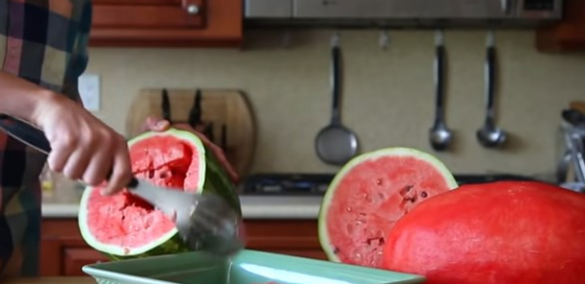 TRIK SA LUBENICOM KOJI SVI MORAJU ZNATI Oduševićete se, kako nam ovo ranije niko nije rekao(VIDEO)