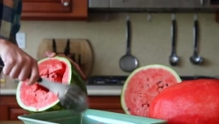 TRIK SA LUBENICOM KOJI SVI MORAJU ZNATI Oduševićete se, kako nam ovo ranije niko nije rekao(VIDEO)