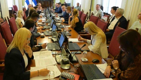 Vesić: Odbor jednoglasno usvojio izveštaj o radu Ministarstva