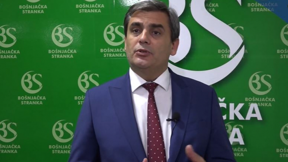 Lider Bošnjaka tražio da kontroliše pola vlade: Pregovori Bečića i Spajića sa Ibrahimovićem završili međusobnim optužbama