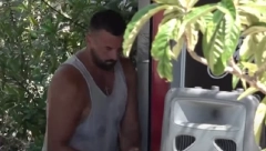 PRE ĆU KOPATI KANALE ZA 30 € Tomović zapenio: Oko nas siromaštvo, beda, a šalje se novac poludegenima