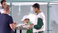JEDNIM POTEZOM RASPAMETIO SVE Navijači oduševljni kako su Novak i Jelena vaspitali malog Stefana (VIDEO)