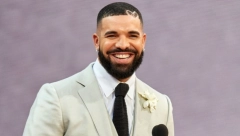 SLAVNI REPER NOSI DVOGLAVOG ORLA Skandal neviđenih razmera, odaje počast Velikoj Albaniji, uputio jezivu poruku celom svetu