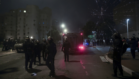 FRANCUSKA POLICIJA NA NOGAMA Pronađeno petoro terorista, hitno prevezeni u Pariz