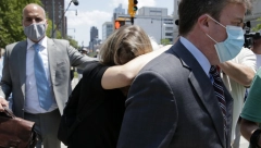 ONA JE ŽIGOSALA I TUKLA UNUKU JELISAVETE KARAĐORĐEVIĆ Skidala je golu, podvodila i ucenjivala, a zbog toga je bila samo dve godine u zatvoru