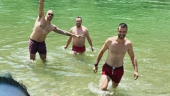 JOKIĆ NIJE JEDINI NA DRINI, TU SU I ZVEZDINE LEGENDE Kao u dobra stara vremena, ponovo na okupu, a u pozadini grmi Bajin hit (VIDEO)