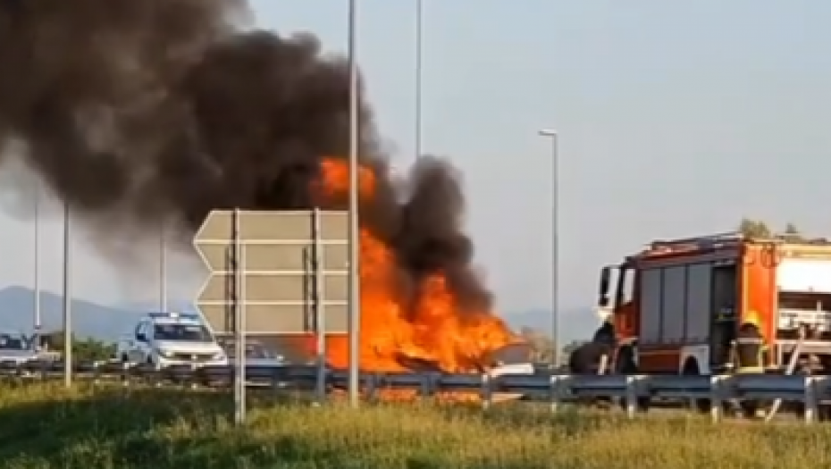 BUKTINJA GUTA CELO VOZILO KOD ALEKSINCA Očevidac izneo detalje dramatičnog događaja (VIDEO)