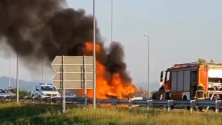 BUKTINJA GUTA CELO VOZILO KOD ALEKSINCA Očevidac izneo detalje dramatičnog događaja (VIDEO)