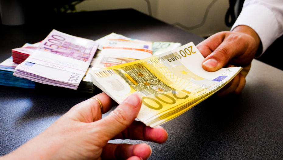 TREBA LI DANAS MENJATI DEVIZE? Evo šta kaže novi kurs Narodne banke Srbije