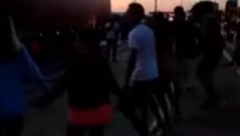 UŽIČKO NA PREŠEVU Srbima dosadilo čekanje na granici pa opleli kolo, ostatak sveta gleda u čudu (VIDEO)