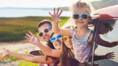 AKO DETE PRELAZI GRANICU, OVAJ DOKUMET JE OBAVEZAN Evo koliko košta, gde se potpisuje i overava