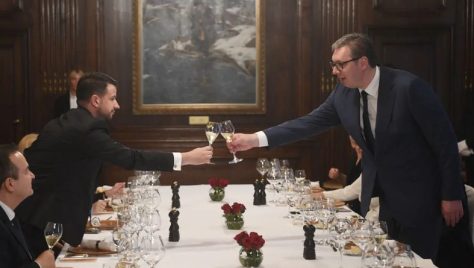 NEK ŽIVI PRIJATELJSTVO I BRATSTVO SRBIJE I CRNE GORE! Vučić: Ovde ste uvek dobrodošli (FOTO)