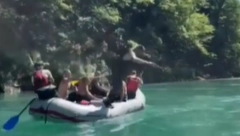 NOVE FOTKE SA RAFTINGA Nikola, Srbine - ništa bez podignuta tri prsta (FOTO)