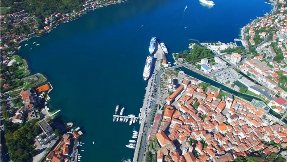 JEDETE LI JASTOGA SVAKO VEČE U BEOGRADU U Cenovnik sa plaže u CG demantovao dežurna zakerala: Iznenadićete se, kafa 175 dinara, rakija od 300 do 960, koktel 1.000...