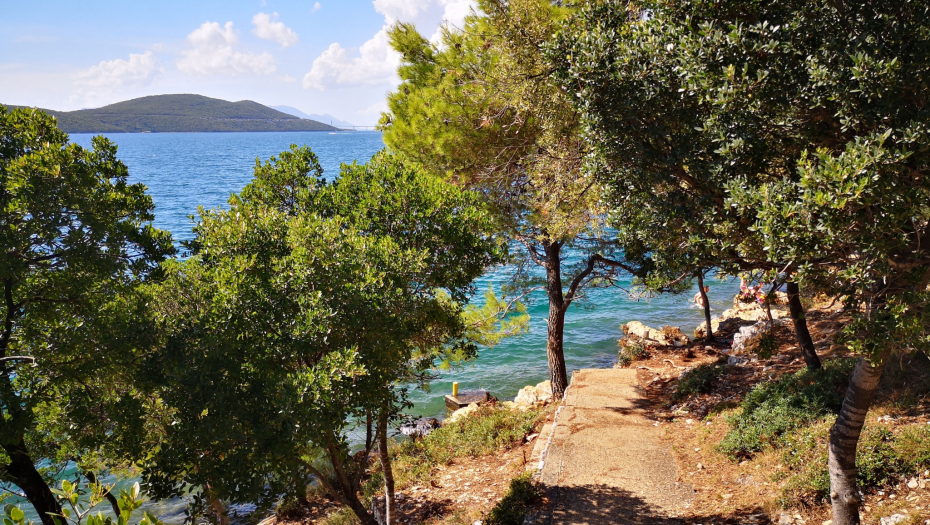 Ovo selo ima svega 2 stanovnika, a plaža kao na Maldivima! Ova atrakcija nije daleko od Srbije