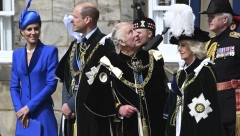 ISPOD SILNIH ODORA KRIJU SE SAVRŠENO ISKLESANA TELA Evo kako Vilijam i Kejt izgledaju u kupaćim kostimima, svima pale vilice