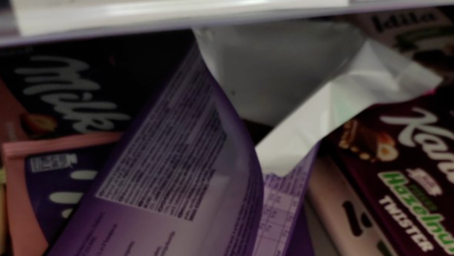 TO JE STOKA BRE Devojka iz Poreča brutalno ispljuvala turiste: Ajde što pojedu paštetu u radnji, ali ovo...