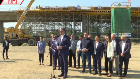 POSTIGNUT VAŽAN DOGOVOR U POŽAREVCU Vučić: Broj radnika mora da bude daleko veći