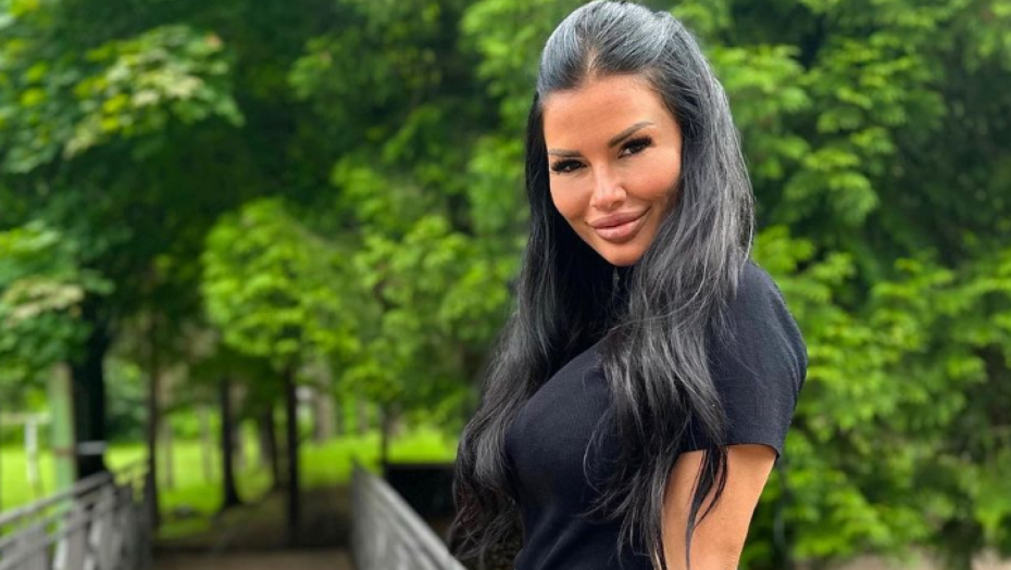 BIVŠA ZADRUGARKA VAN SEBE! Saopštila javno neočekivane vesti, svi u njenom domu na nogama! (FOTO)