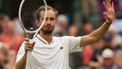 MEDVEDEV SRUŠIO DIMITROVA Rus obezbedio polufinale turnira u Beču