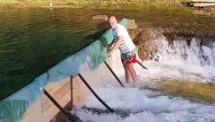 ZASUKAO RUKAVE I NAPRAVIO ČUDO Suad je heroj u Prijepolju: Bravo majstore (FOTO)