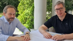 PREDSEDNIK VUČIĆ NA RADNOM RUČKU SA EMANUELOM ŽIOFREOM Poznate teme važnih razgovora za Srbiju