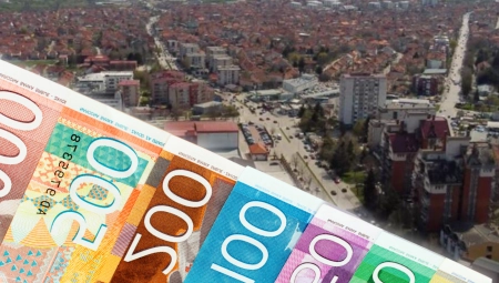 OVDE SVI OSTAVLJAJU BAKŠIŠ Mlade Vranjanke smislile kako da odu na more, pare samo kaplju (FOTO)