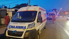 AUTO UDARIO ŽENU NA BICIKLI Haos u centru grada, morala da interveniše i Hitna