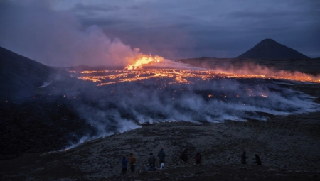 PEPEO OTIŠAO 13 METARA U VAZDUH, ZATVORENE ŠKOLE Eruptirao jedan od najviših aktivnih vulkana na svetu
