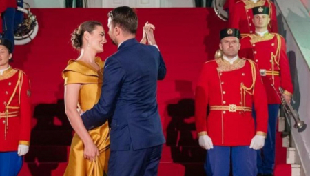 NI KOD ĐUKANOVIĆA OVAKO NIJE BILO: Jakov zaplesao sa suprugom - svi komentarišu stajling prve dame (FOTO)