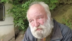 ŽIVEO U NEMAČKOJ 20 GODINA, SAD JE U PRIKOLICI PORED MOSTA Ni za čim ne žali, za penziju neće ni da čuje