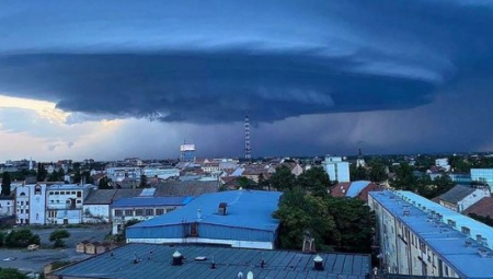 KREĆE SE VELIKOM BRZINOM Zastrašujući oblak "preti da usisa" Zrenjenin