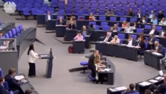 ŠOK U BUNDESTAGU Raspustite NATO, krivi su za smrt četiri i po miliona ljudi (VIDEO)