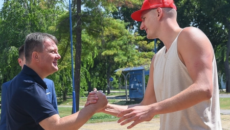 Mirović obišao halu "Mostonga" u Somboru, prisustvovao i Nikola Jokić
