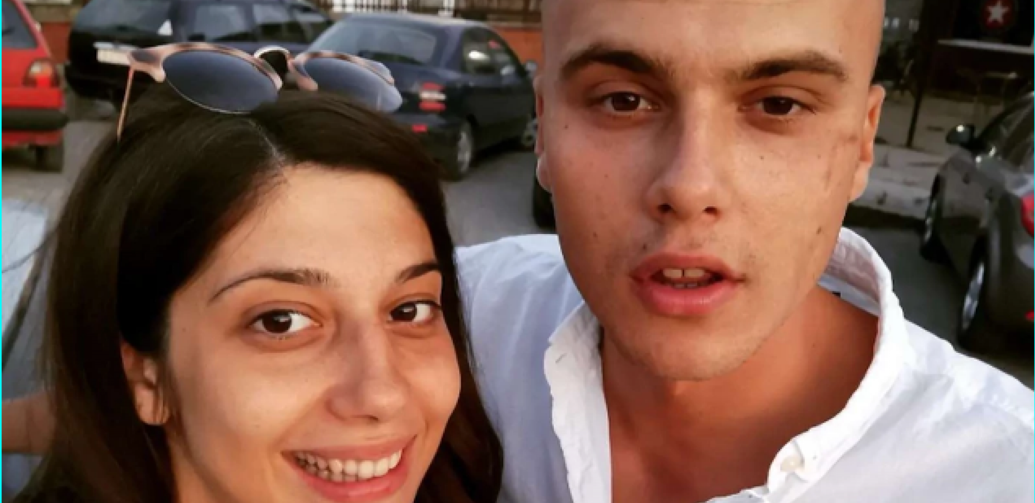 POZNATI PAR PARADAJZ TURISTI Glumica pokazala kako hrani ćerku na plaži! (FOTO)