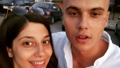 POZNATI PAR PARADAJZ TURISTI Glumica pokazala kako hrani ćerku na plaži! (FOTO)