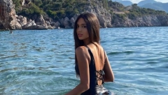 SKINULA SE ĆERKA HARISA DŽINOVIĆA Đina pozirala u minijaturnom kupaćem, muškarcima popadale vilice
