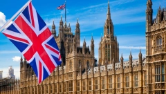 SVET U PAKLU ZBOG VRUĆINA I POŽARA KOJI BUKTE, BRITANCIMA OVO NAJHLADNIJE LETO!