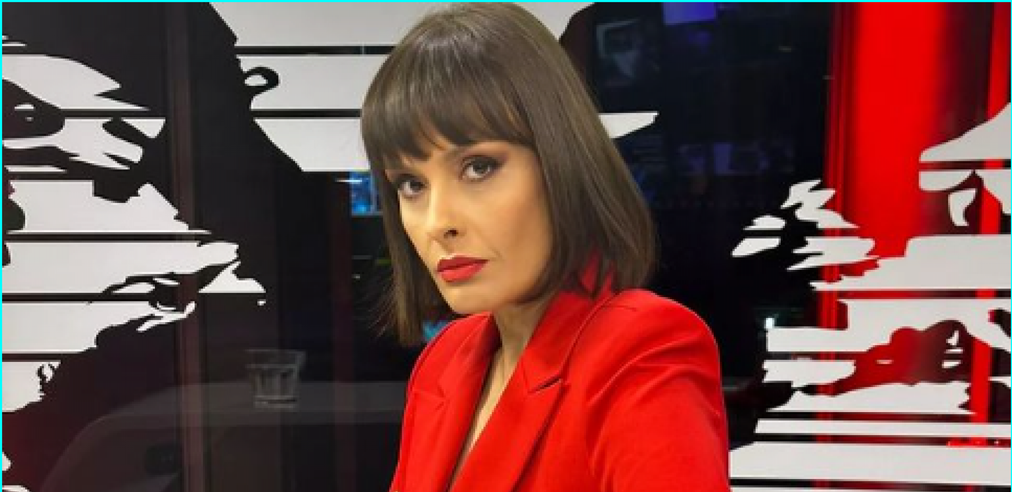 LJUDI NE VERUJU ŠTA GLEDAJU Srpska voditeljka snimljena ispod stola, da li je moguće da nosi ovo u programu uživo