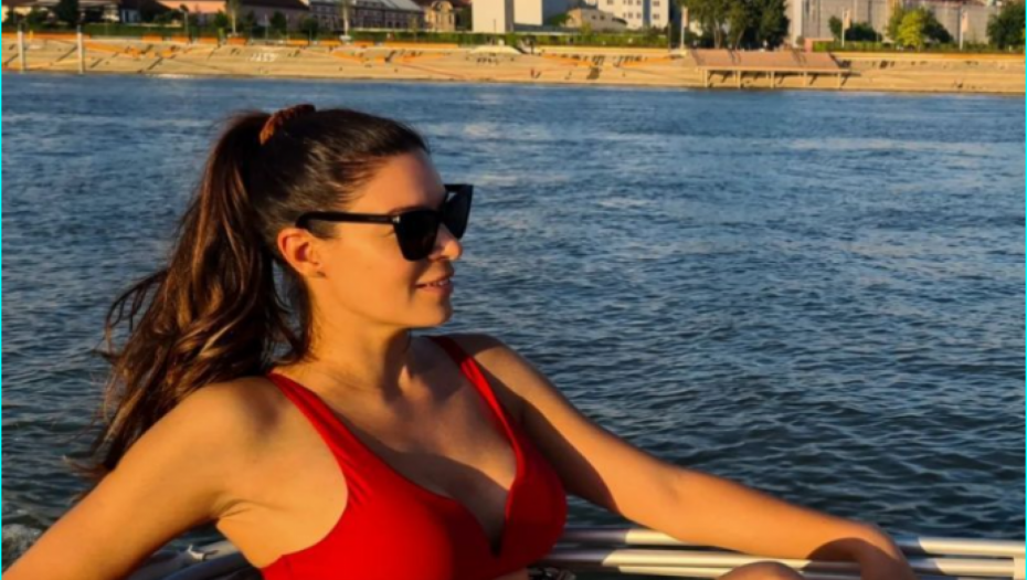 SANJA KUŽET SE OTRGLA KONTROLI! Skinula se i pokazala hot telo, a njene vrele poze ostavljaju bez daha (FOTO)