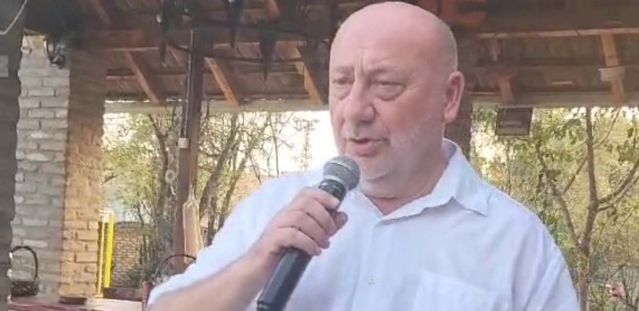 Bivši ministar se dohvatio mikrofona