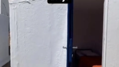 KONTEJNER BEZ KLIME ZA 57 EVRA ZA NOĆ: Šokirala snimkom “povoljnog” smeštaja u Grčkoj (FOTO)