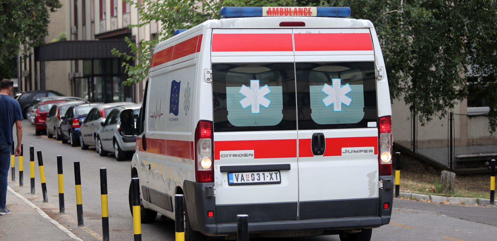 MUŠKARAC POVREĐEN U POŽARU U BATAJNICI Hitna odmah reagovala, zbrinut na licu mesta