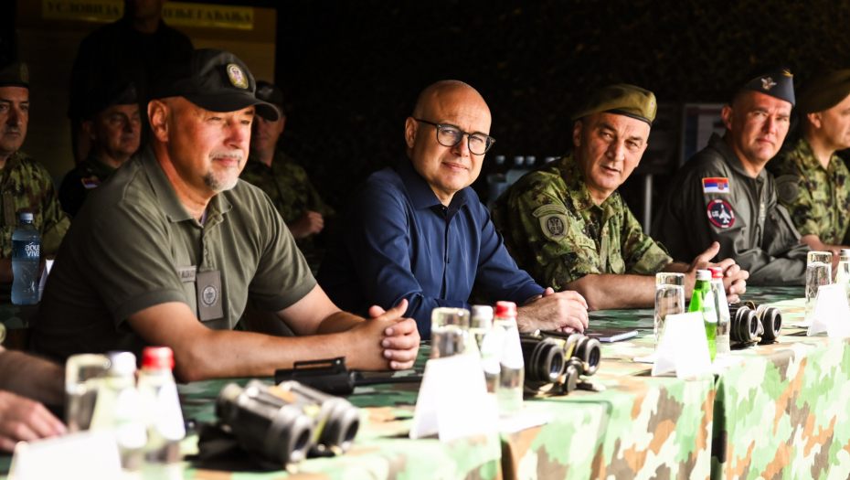 Ministar Vučević prisustvovao gađanjima iz PASARS - a na „Pasuljanskim livadama“ (FOTO)