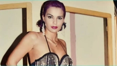 BILA FATALNA ZA CEO MUŠKI ROD Sada je u šestoj deceniji, a evo kako izgleda poznata pevačica! (FOTO)