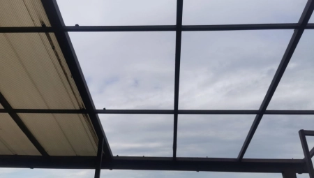 POSLEDICE NEVREMENA Od krova ostalo samo gvožđe