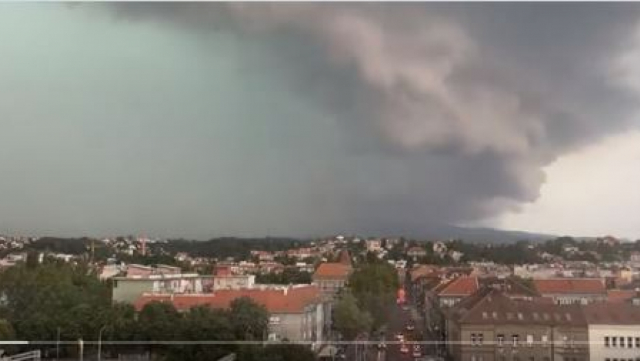 CIKLON RUŠIO PO HRVATSKOJ Jutro posle stravične oluje u komšiluku, stižu prvi snimci sa terena, vetar nosio sve pred sobom